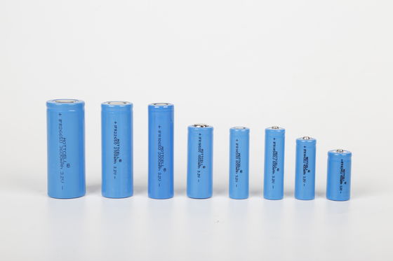 3.2V 3.7V Batería de hierro de litio ENERGÍA SOLAR 18650 14500 LIFEPO4 Célula de batería cilíndrica